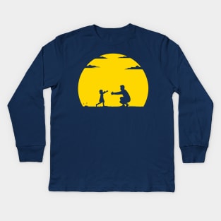 silhouette father and daughter Kids Long Sleeve T-Shirt